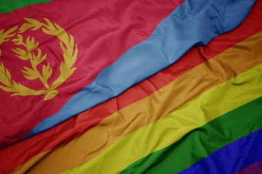 renkli gay gökkuşağı bayrağı ve eritre ulusal bayrağı sallayarak.