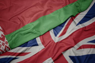 büyük Britanya ve beyaz rusya ulusal bayrağı renkli bayrak sallayarak.