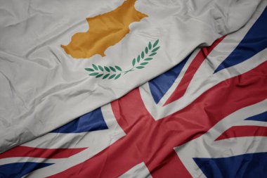 büyük Britanya ve Kıbrıs ulusal bayrağı renkli bayrak sallayarak.