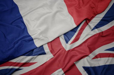 büyük Britanya ve Fransa'nın ulusal bayrağı renkli bayrak sallayarak.