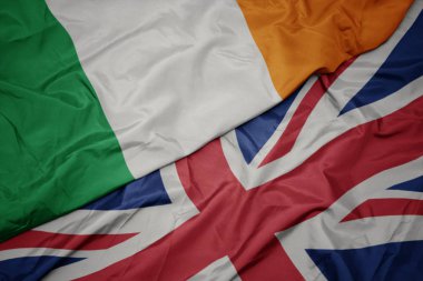 büyük Britanya ve İrlanda ulusal bayrağı renkli bayrak sallayarak.