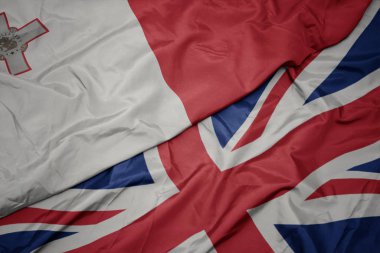 büyük Britanya ve malta ulusal bayrağı renkli bayrak sallayarak.