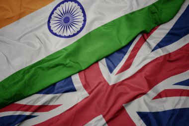 büyük Britanya ve Hindistan ulusal bayrağı renkli bayrak sallayarak.
