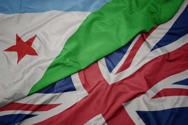 Acenando bandeira colorida de grande britânico e bandeira nacional do djibuti . — Fotografia de Stock