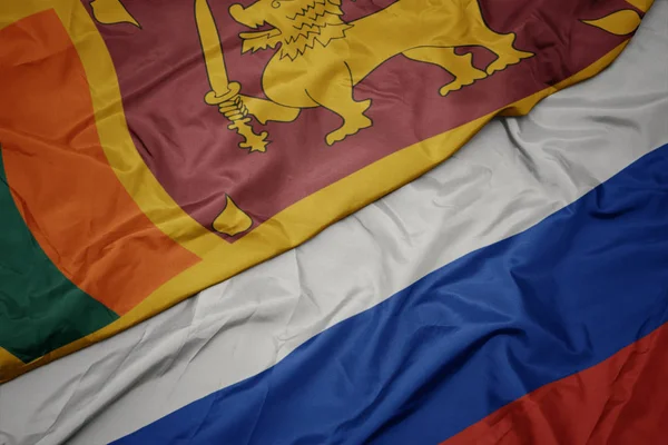 Falujące kolorowe flagi Rosji i flagi narodowej Sri Lanki. — Zdjęcie stockowe