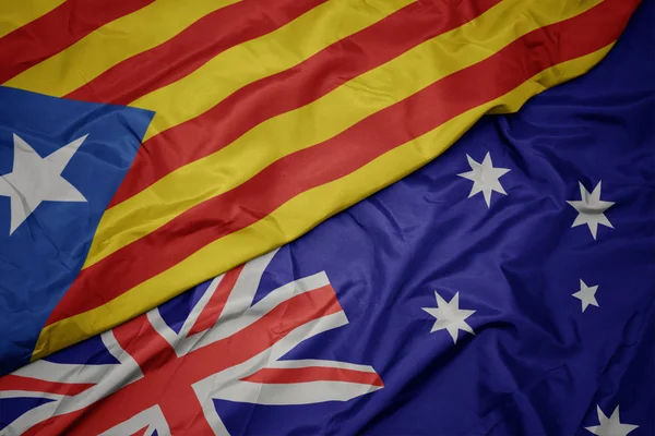 オーストラリアのカラフルな旗とカタルーニャの国旗を振る. — ストック写真