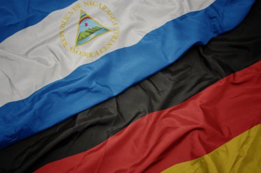 almanya ve nikaragua ulusal bayrağı renkli bayrak sallayarak.