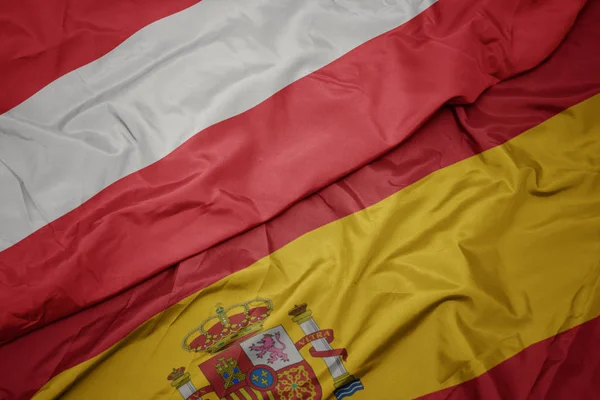 Sventolando bandiera colorata di Spagna e bandiera nazionale di austria . — Foto Stock