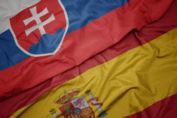 挥舞着五颜六色的西班牙国旗和斯洛伐克国旗. — 图库照片