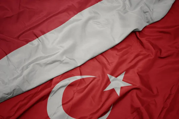 Mávající barevná vlajka Turecka a národní vlajky Indonésie. — Stock fotografie