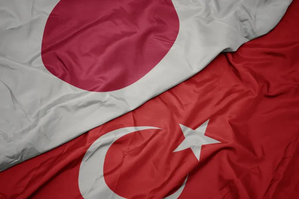 Mávající barevná vlajka Turecka a národní vlajky Japonska. — Stock fotografie