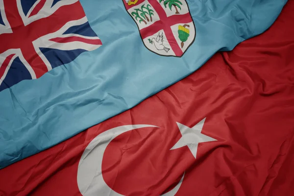 Acenando bandeira colorida de peru e bandeira nacional de Fiji . — Fotografia de Stock