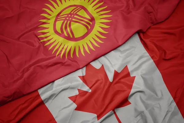 カナダのカラフルな旗とキルギスの国旗を振る. — ストック写真