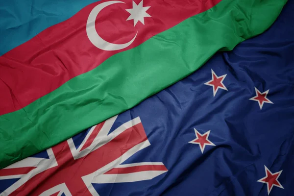 ニュージーランドのカラフルな旗とアゼルバイジャンの国旗を振る. — ストック写真