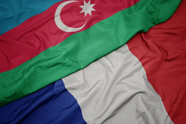 フランスのカラフルな旗とアゼルバイジャンの国旗を振る. — ストック写真