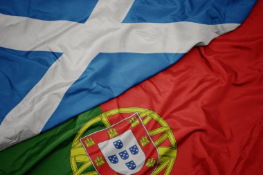 portekiz ve İskoçya ulusal bayrağı renkli bayrak sallayarak.