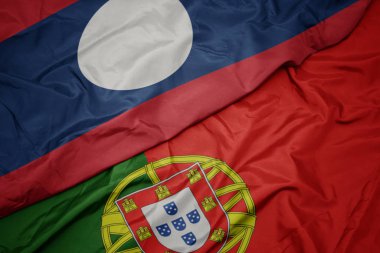 portekiz ve laos ulusal bayrağı renkli bayrak sallayarak.