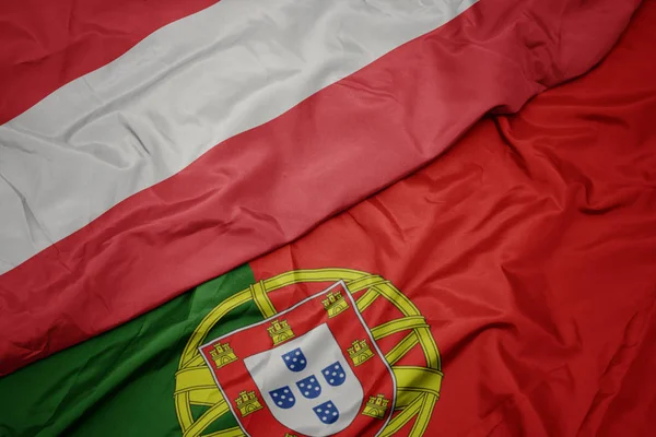 portekiz ve avusturya ulusal bayrağı renkli bayrak sallayarak.