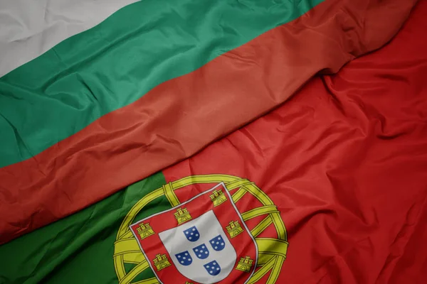 portekiz ve bulgaristan ulusal bayrağı renkli bayrak sallayarak.