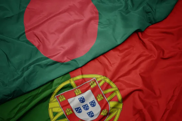 portekiz ve bangladeş ulusal bayrağı renkli bayrak sallayarak.
