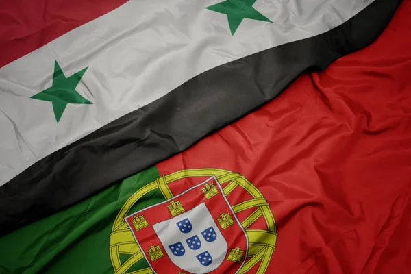 portekiz ve Suriye ulusal bayrağı renkli bayrak sallayarak.