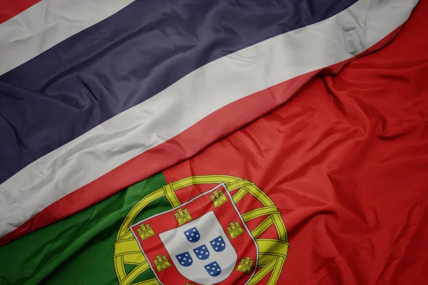 portekiz ve tayland ulusal bayrağı renkli bayrak sallayarak.