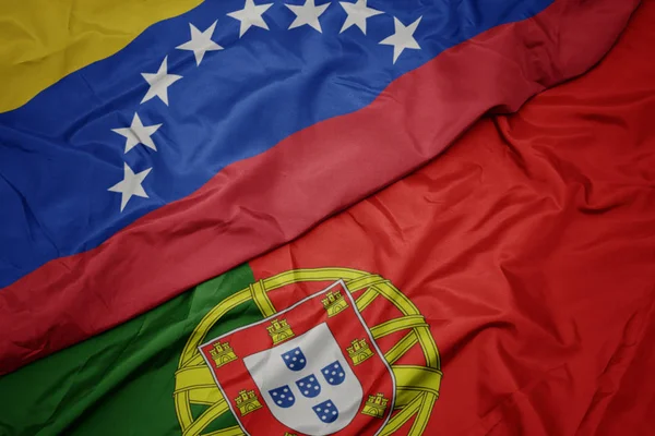 portekiz ve venezuela ulusal bayrağı renkli bayrak sallayarak.