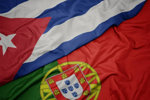 portekiz ve küba ulusal bayrağı renkli bayrak sallayarak.