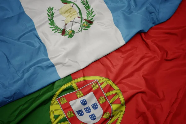 Portekiz ve guatemala ulusal bayrağı renkli bayrak sallayarak. — Stok fotoğraf