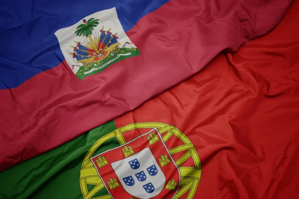 portekiz ve haiti ulusal bayrağı renkli bayrak sallayarak.