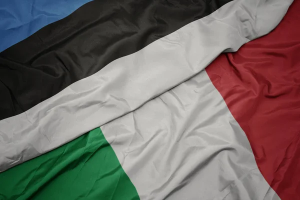 Olaszország és Észtország nemzeti zászlaja. — Stock Fotó