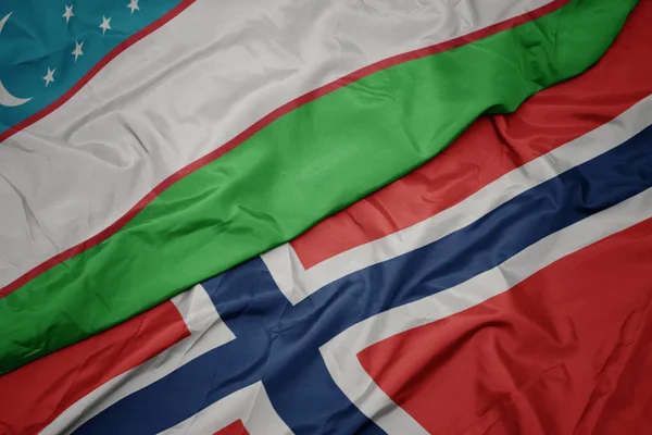 Sventolando bandiera colorata di norway e bandiera nazionale dell'uzbekistan . — Foto Stock