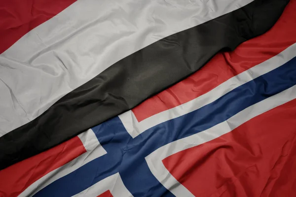 Falujące kolorowy flaga Norwegii i Narodowej flagi Jemenu. — Zdjęcie stockowe