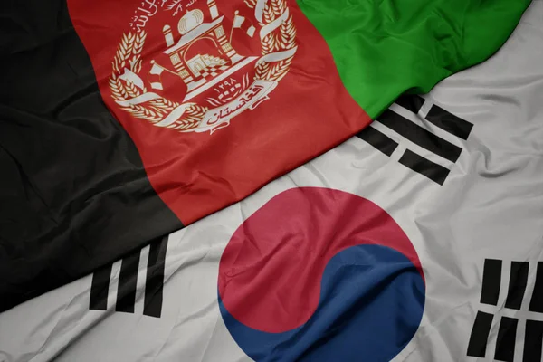 Ondeando colorida bandera de Corea del Sur y bandera nacional de Afganistán . — Foto de Stock
