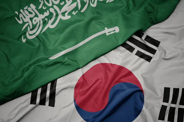 Розмахуючи барвистий Прапор Південної Кореї і національного прапора Саудівської Аравії. — стокове фото