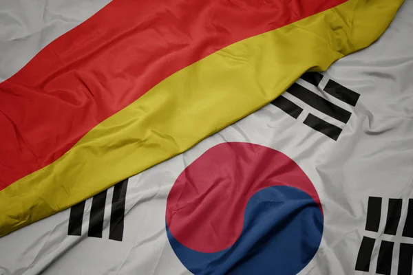 Розмахуючи барвистий Прапор Південної Кореї і державного прапора Південної Осетії. — стокове фото