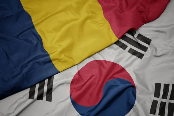 Розмахуючи барвистий Прапор Південної Кореї і державного прапора Чаду. — стокове фото
