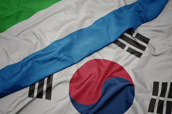 Розмахуючи барвистий Прапор Південної Кореї і державного прапора Сьєрра-Леоне. — стокове фото