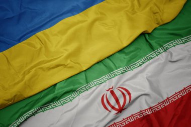 İran ve Ukrayna ulusal bayrağı renkli bayrak sallayarak.