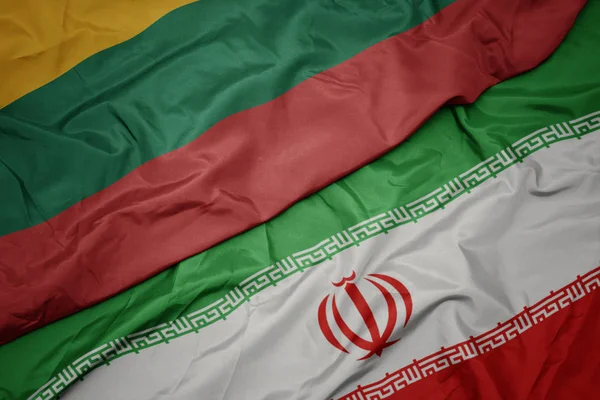 İran ve litvanya ulusal bayrağı renkli bayrak sallayarak. — Stok fotoğraf