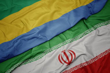 İran ve gabon ulusal bayrağı renkli bayrak sallayarak.