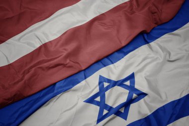 İsrail ve Letonya ulusal bayrağı renkli bayrak sallayarak.
