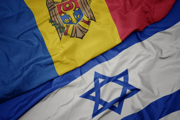 Ondeando colorida bandera de Israel y bandera nacional de Moldavia . —  Fotos de Stock