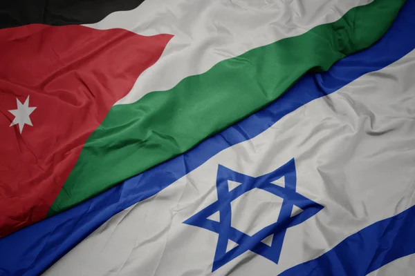 이스라엘의 화려한 국기와 요르단의 국기를 흔들다. — 스톡 사진