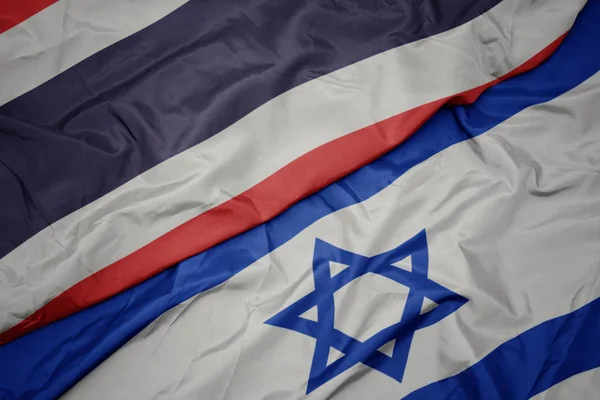 Κυματιστό πολύχρωμο σημαία του Ισραήλ και της εθνικής σημαίας της Ταϊλάνδης. — Φωτογραφία Αρχείου