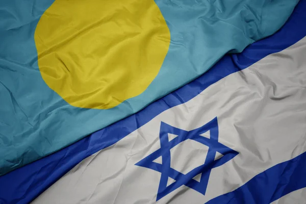 Ondeando colorida bandera de Israel y bandera nacional de Palaos  . —  Fotos de Stock