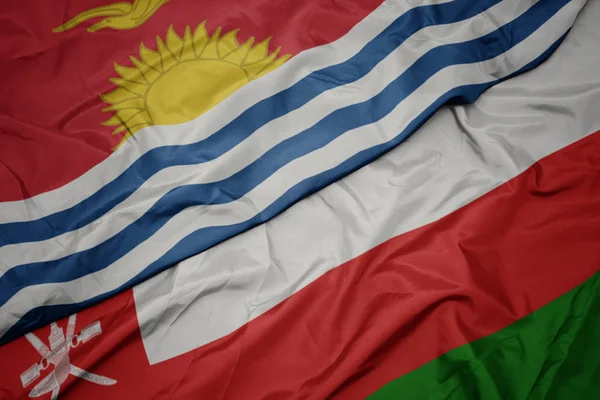 Mávající barevná vlajka Ománu a národní vlajky Kiribati . — Stock fotografie