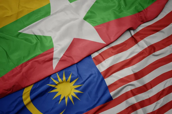 Sventolando bandiera colorata di malesia e bandiera nazionale di Myascar . — Foto Stock