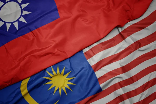 挥舞着五颜六色的马来西亚国旗和台湾国旗. — 图库照片