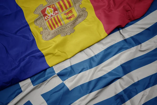 Με πολύχρωμη σημαία της Ελλάδας και την εθνική σημαία της Ανδόρας. — Φωτογραφία Αρχείου